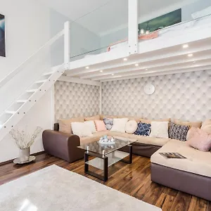 https://bpr-stylish-mosaic-home-with-terrace.inbudapesthotels.com